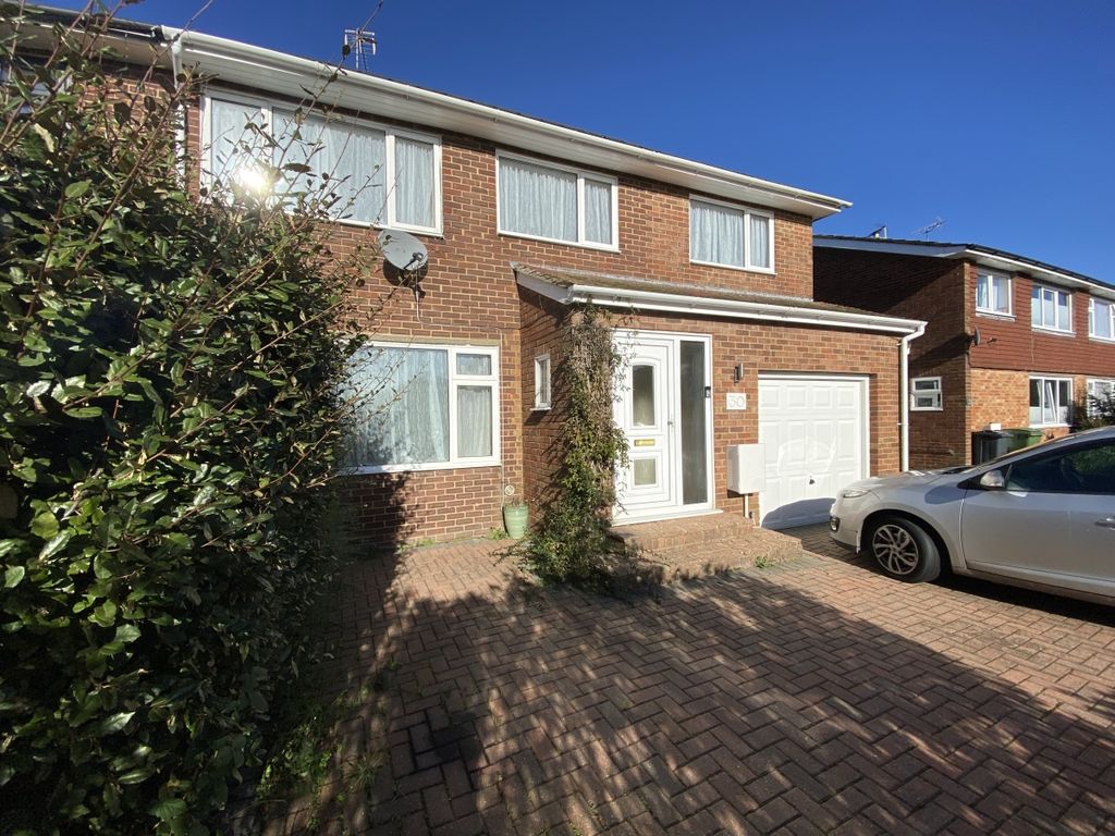4 bed semidetached house to rent in Gybbon Rise, Staplehurst