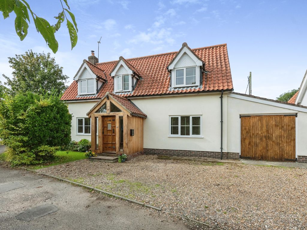 4 bed detached house for sale in Banham Road, Kenninghall, Norwich