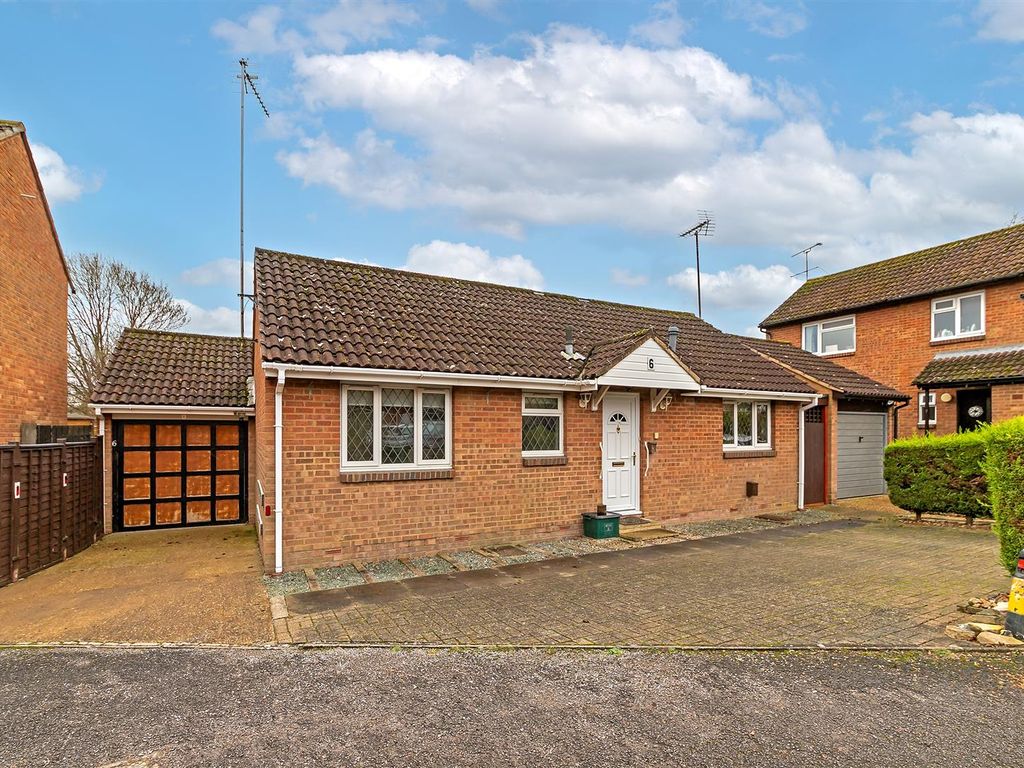 3 bed detached bungalow for sale in Ripon Way, St.Albans AL4, £485,000
