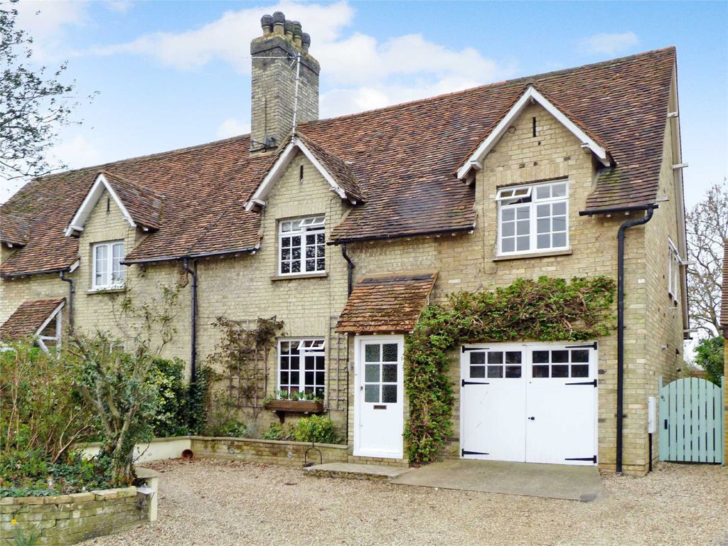 4 bed semidetached house for sale in Upper Green Road, Tewin, Welwyn