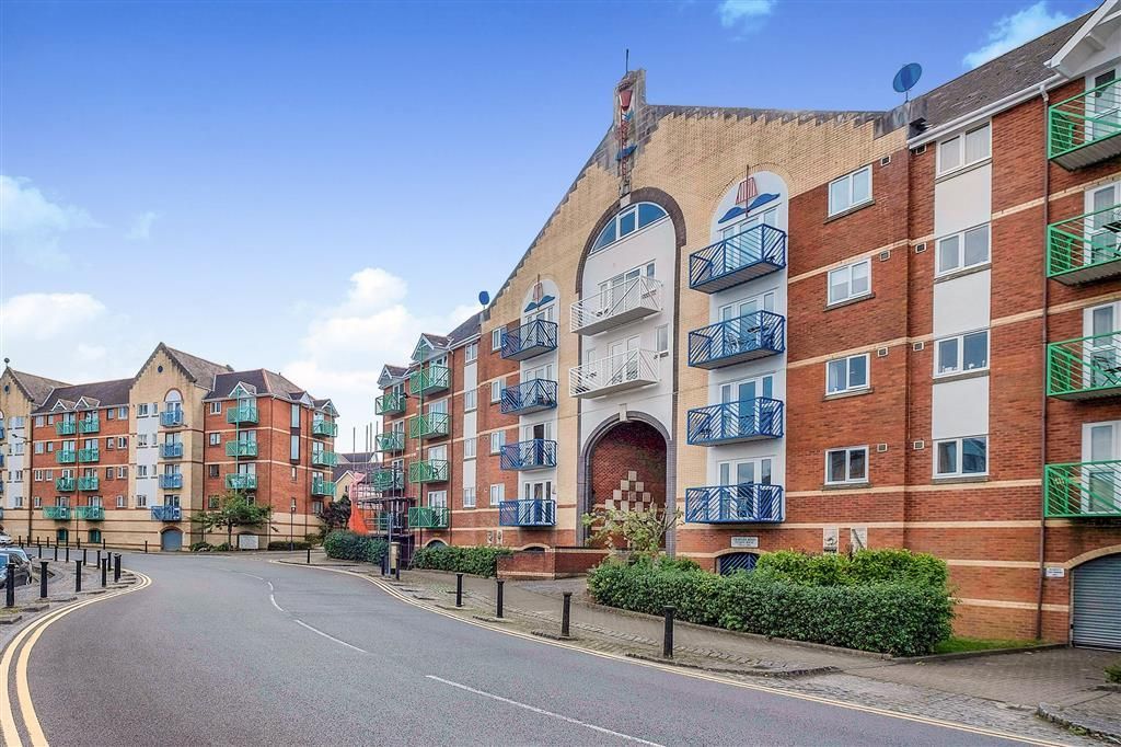 2 bed flat to rent in Fitzroy House, Trawler Road, Maritime Quarter SA1