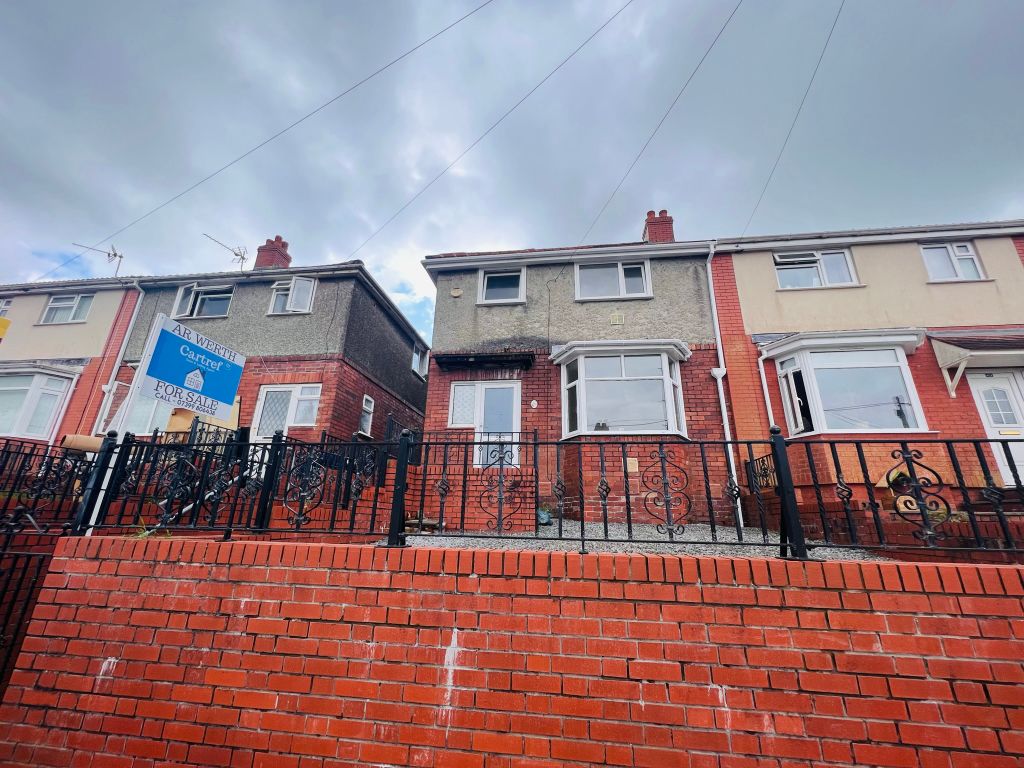 3 bed semidetached house for sale in Garden Suburbs, Trimsaran SA17, £