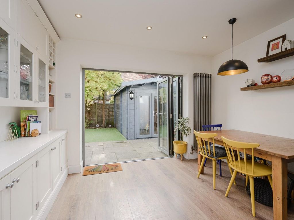 3 bed semidetached house for sale in Binfield Road, Byfleet, West