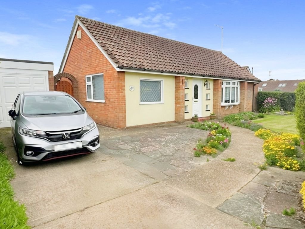 2 bed bungalow for sale in Lotts Lane, Sompting, West Sussex BN15, £