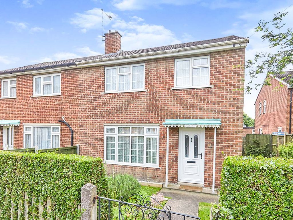 3 bed semidetached house for sale in Abbotts Close, Newhall