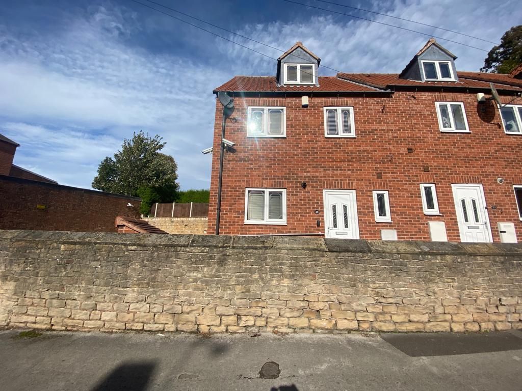 3 bed town house for sale in Clarence Road, Worksop S80, £140,000 Zoopla