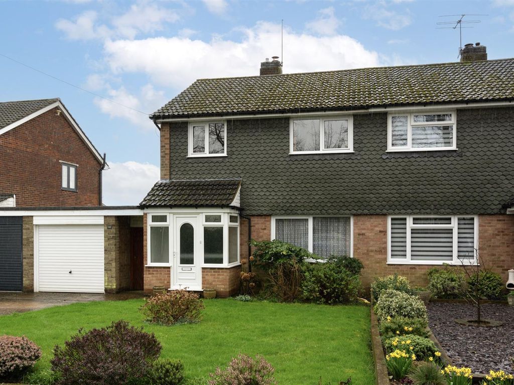 3 bed semidetached house for sale in Fir Tree Close, Leverstock Green