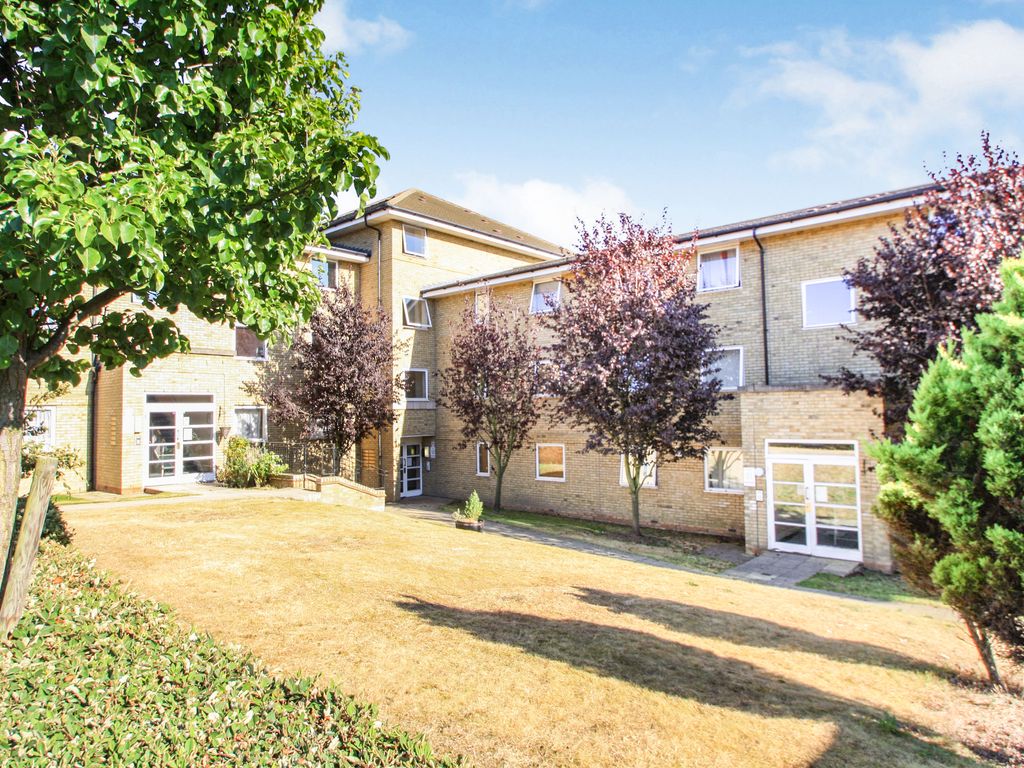 2 bed flat to rent in Kingfisher Heights, Hogg Lane, Grays RM17 Zoopla