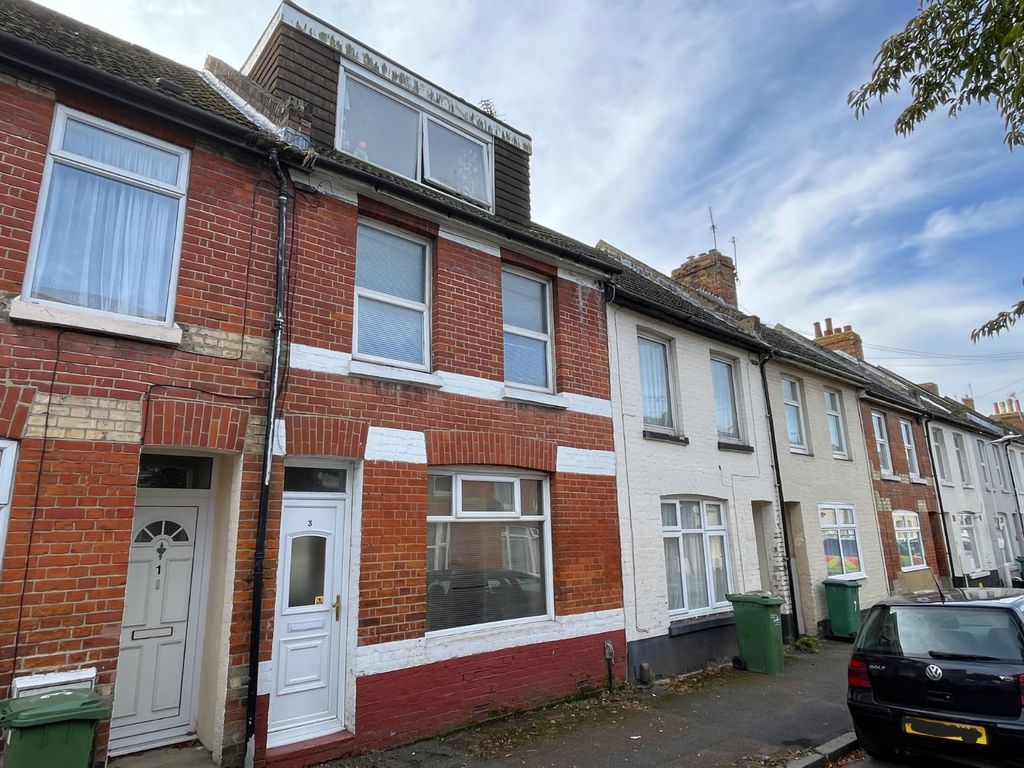 4 bed terraced house for sale in Mead Road, Folkestone, Kent CT19, £