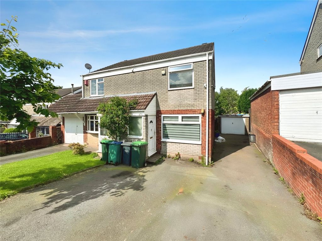 3 bed semidetached house for sale in Harlech Close, Tividale, Oldbury