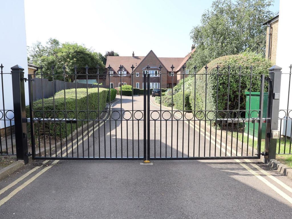 2 bed flat for sale in Grove Road, Harpenden AL5 Zoopla