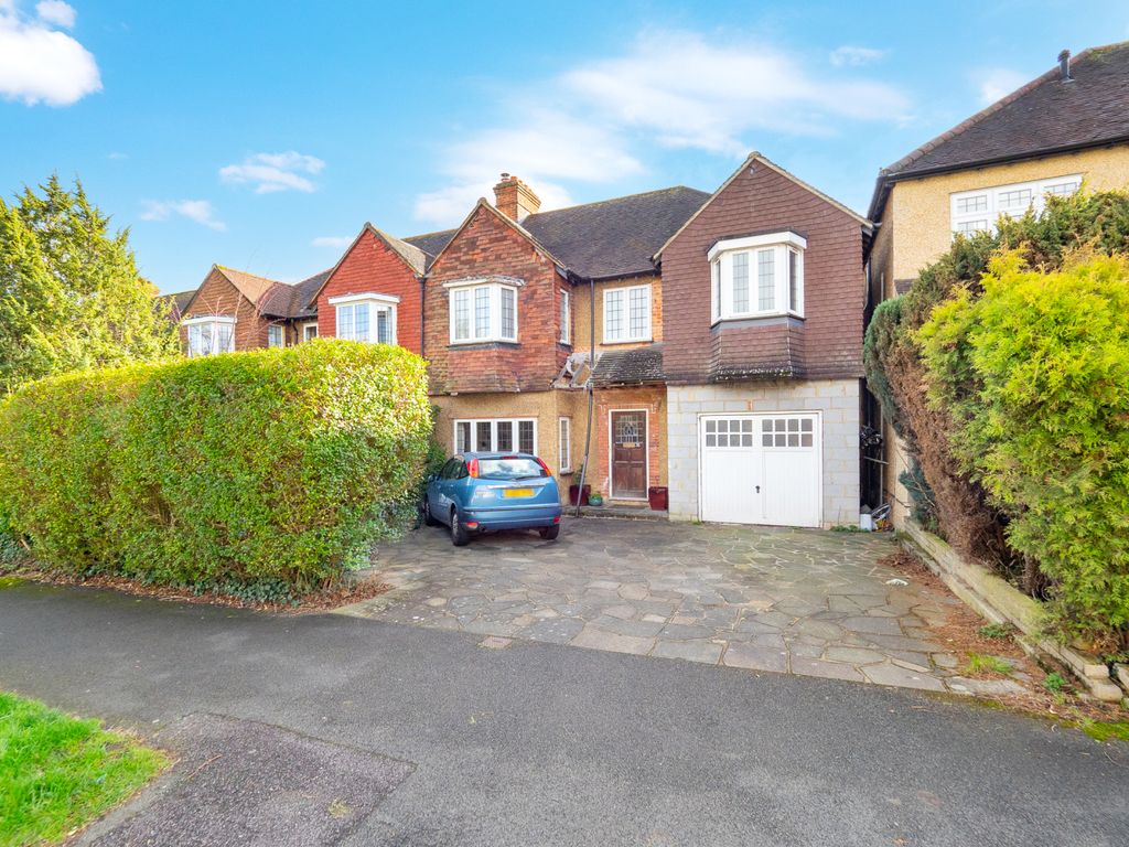 5 bed semidetached house for sale in Wickham Avenue, Cheam, Sutton SM3
