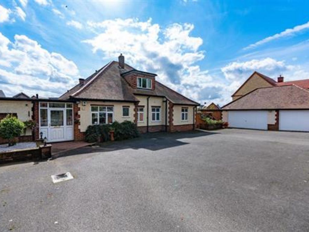 4 bed chalet for sale in London Road, Sleaford NG34, £600,000 Zoopla