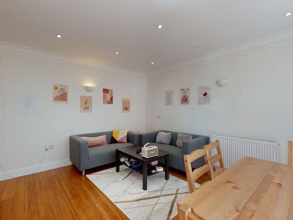 3 bed flat for sale in Newark Street, London E1 Zoopla