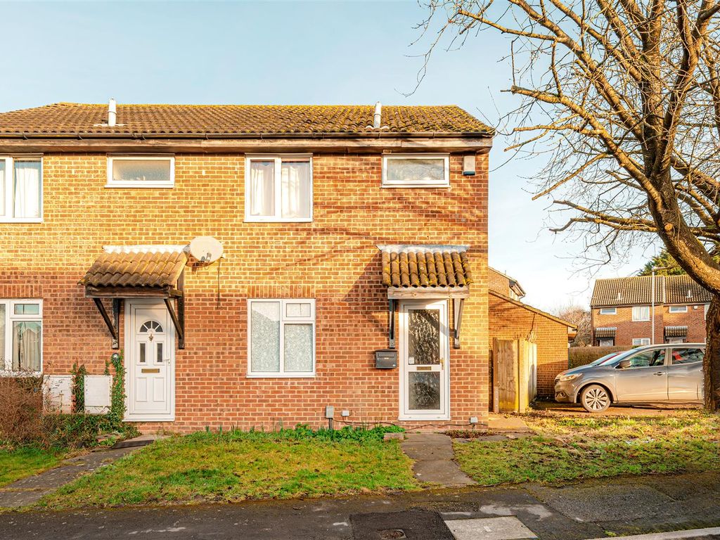 3 bed semidetached house for sale in Gillfield Close, High HP11, £375,000 Zoopla