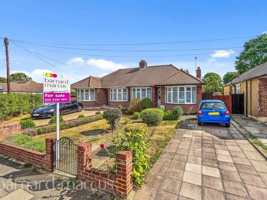 3 bed semidetached bungalow for sale in Newbury Gardens, Stoneleigh