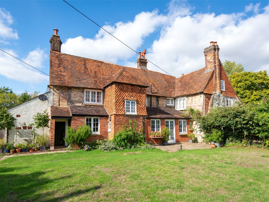4 bed semidetached house to rent in Lawrence Lane, Buckland