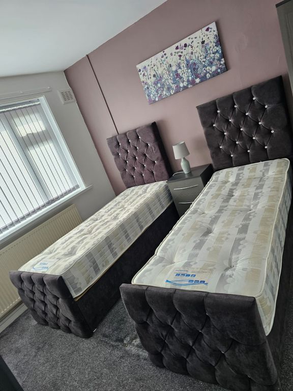 4 bed shared to rent in Flixton Road, Urmston M41, £750