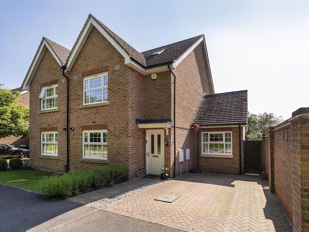 5 bed semidetached house for sale in Hopfield Close, Otford, Sevenoaks