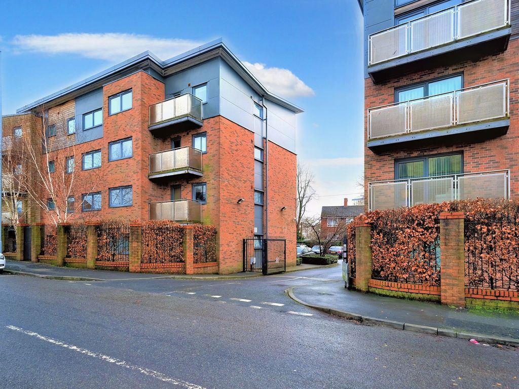 2 bed flat for sale in Eccles Fold, Eccles M30 Zoopla