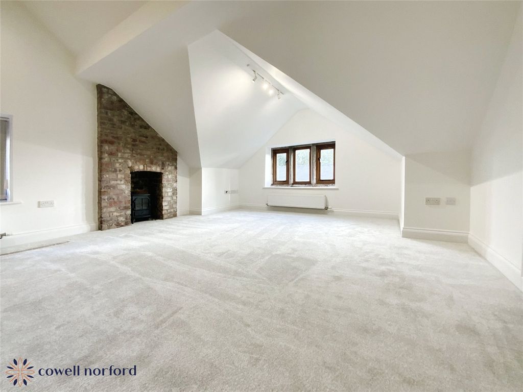 2 bed flat for sale in Bentmeadows, Rochdale, Greater Manchester OL12