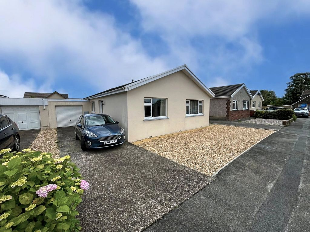 3 bed bungalow for sale in Lindsway Park, Haverfordwest, Pembrokeshire