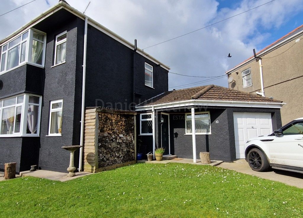 3 bed semidetached house for sale in Garfield Avenue, Litchard