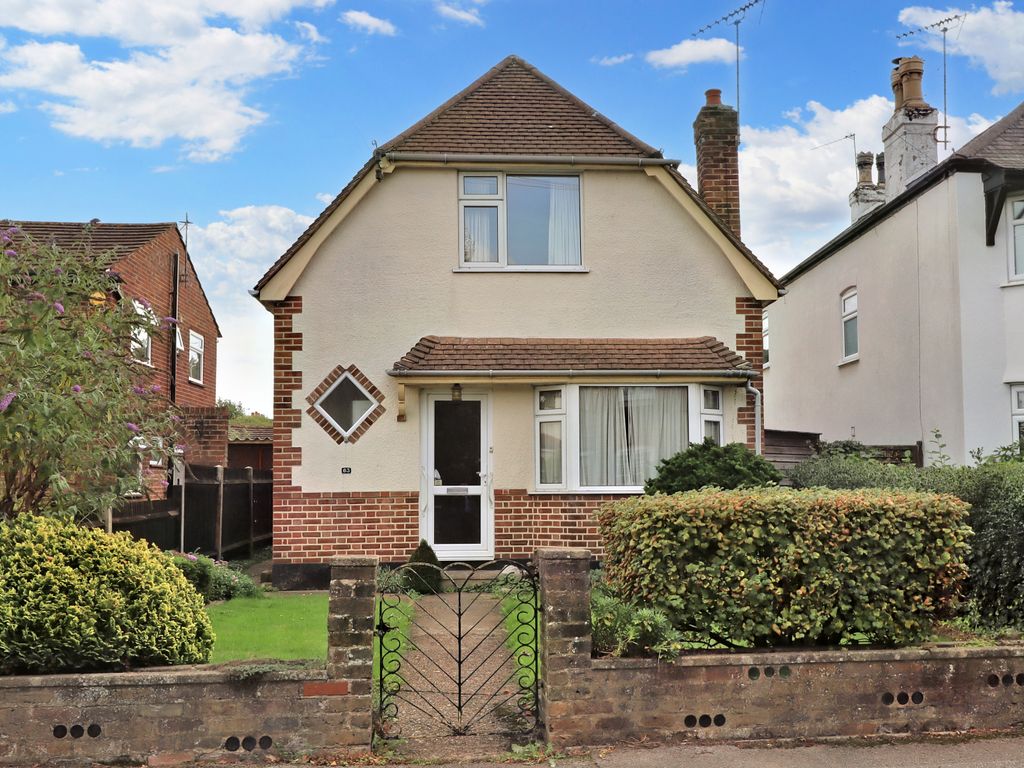 2 bed detached house for sale in Green Lane, Hersham, Walton On Thames