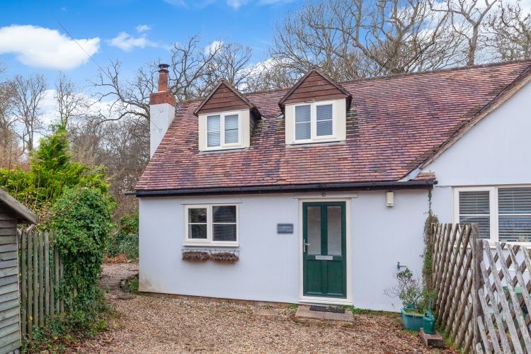 2 bed semidetached house to rent in Bagley Wood Road, Kennington