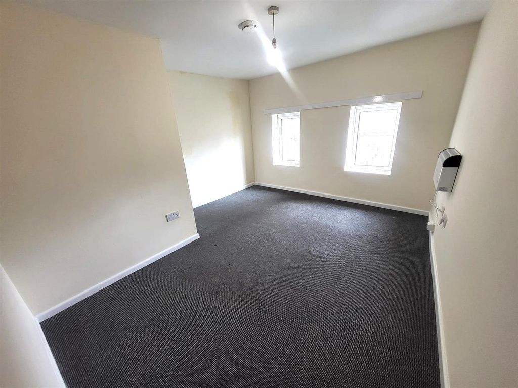 1 bed flat to rent in Church Street, Bilston WV14, £600 pcm Zoopla