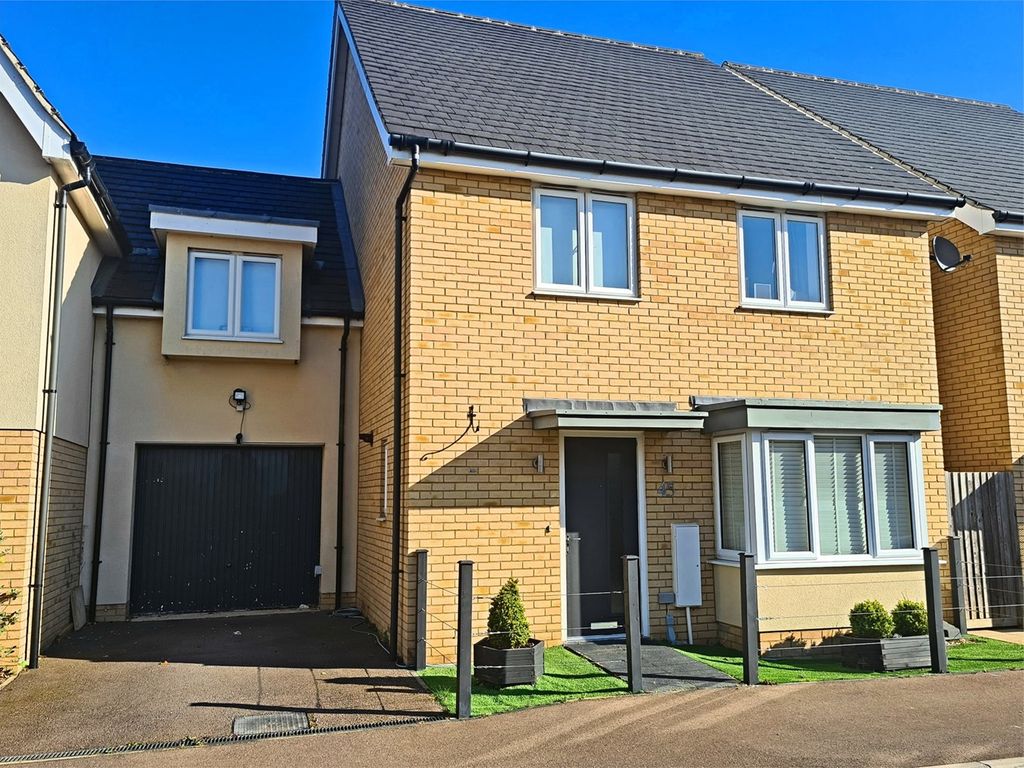 5 bed linkdetached house for sale in Spitfire Road, Upper Cambourne
