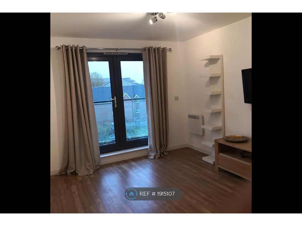 1 bed flat to rent in Guildford Road, Woking GU22, £1,150 pcm Zoopla