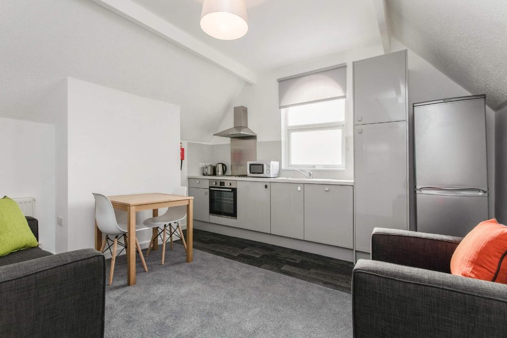 2 bed flat to rent in Eccles Old Road, Pendleton, Salford M6, £1,075