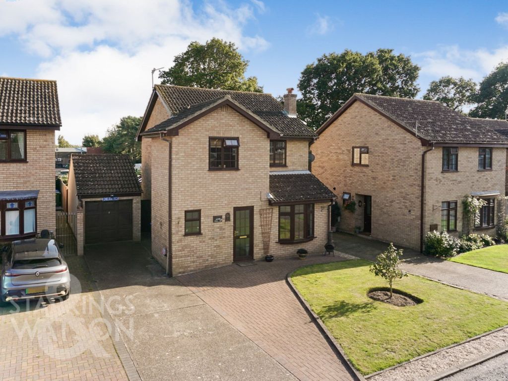 3 bed detached house for sale in Kingswood Avenue, Carlton Colville