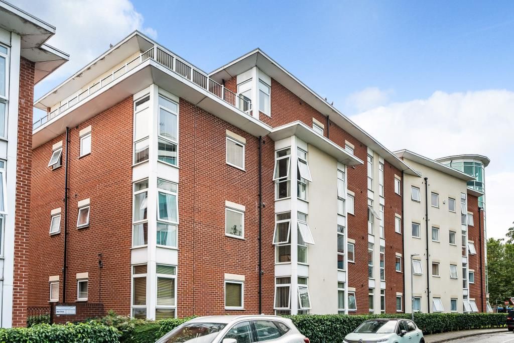 2 bed flat to rent in Kerr Place, Aylesbury HP21, £1,300 pcm Zoopla