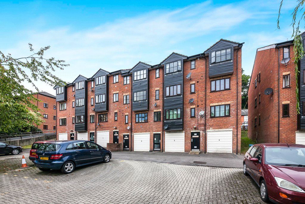 1 bed flat to rent in Garlands Road, Redhill, Surrey RH1 Zoopla