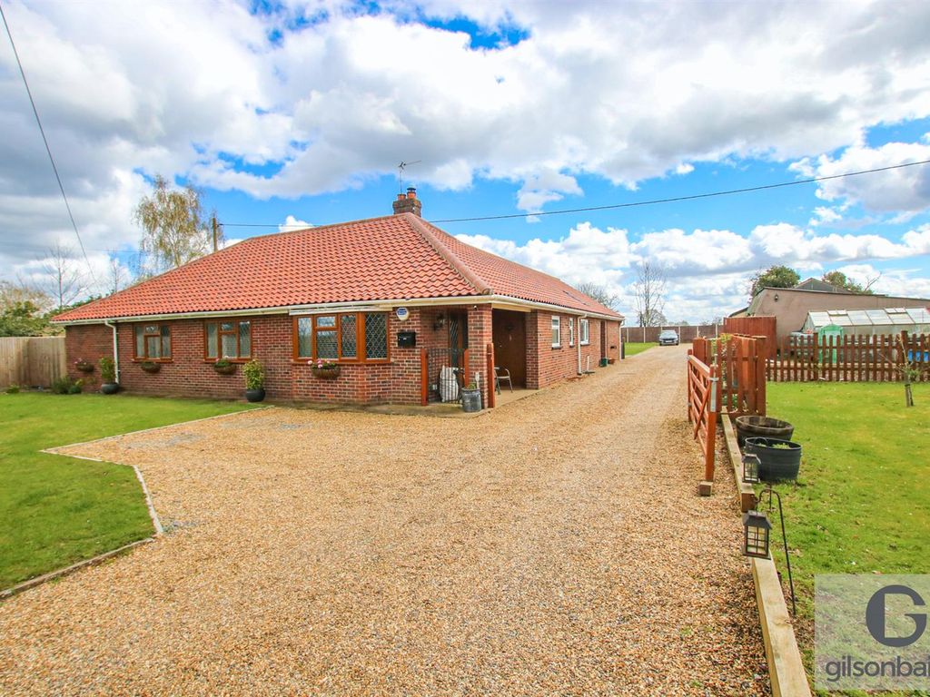3 bed detached bungalow for sale in Fir Covert Road, Taverham, Norwich