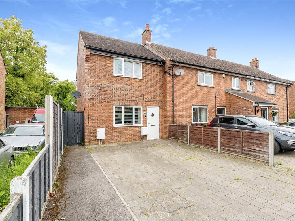 2 bed end terrace house for sale in Kingsway, Stotfold, Hitchin