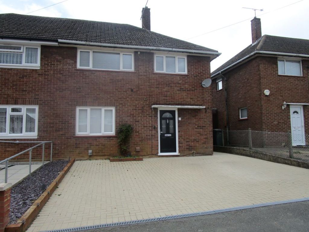 3 bed semidetached house for sale in 10 Cheney Road, Luton