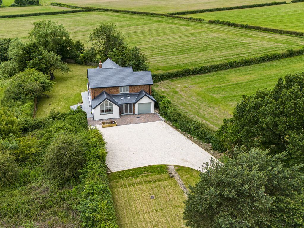 4 bed detached house for sale in Barrows Hill Lane, Westwood NG16, £