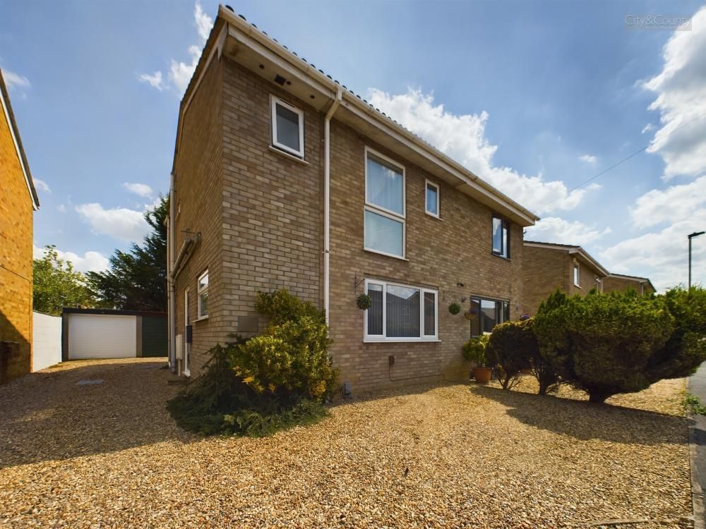 3 bed semidetached house for sale in Dovecote Close, Dogsthorpe
