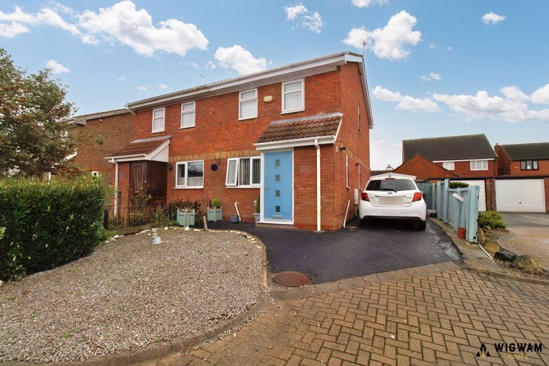 3 bed semidetached house for sale in Priory Farm Drive, Hull HU4, £