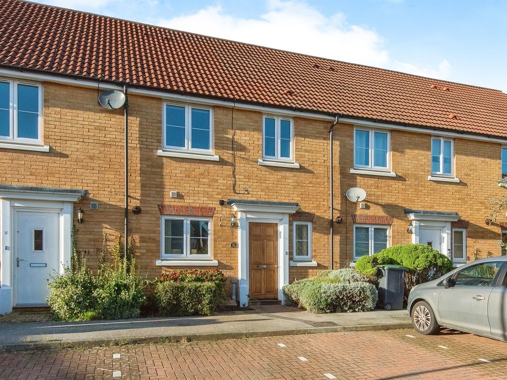 3 bed terraced house for sale in Jackdaw Close, Stowmarket IP14, £