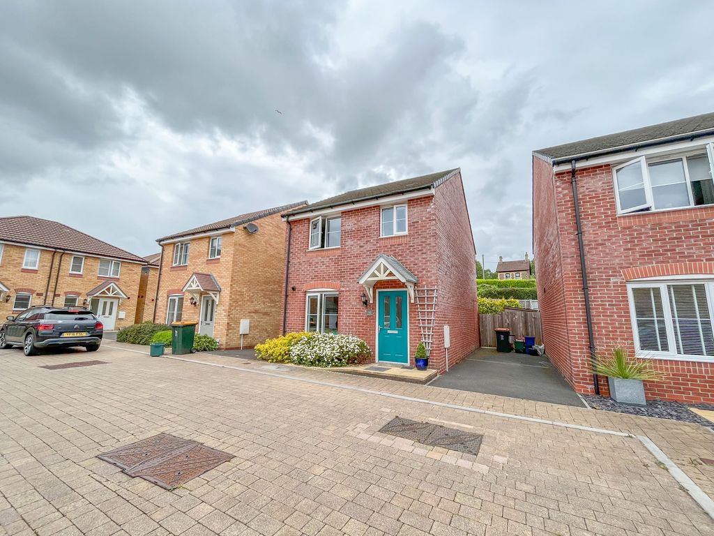 3 bed detached house for sale in Aluminium Close, Rogerstone NP10 Zoopla