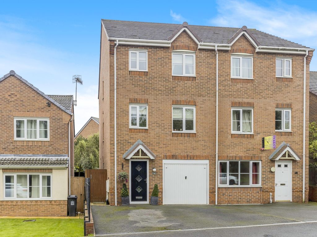 4 bed town house for sale in Galingale View, Newcastle, Staffordshire ST5 Zoopla