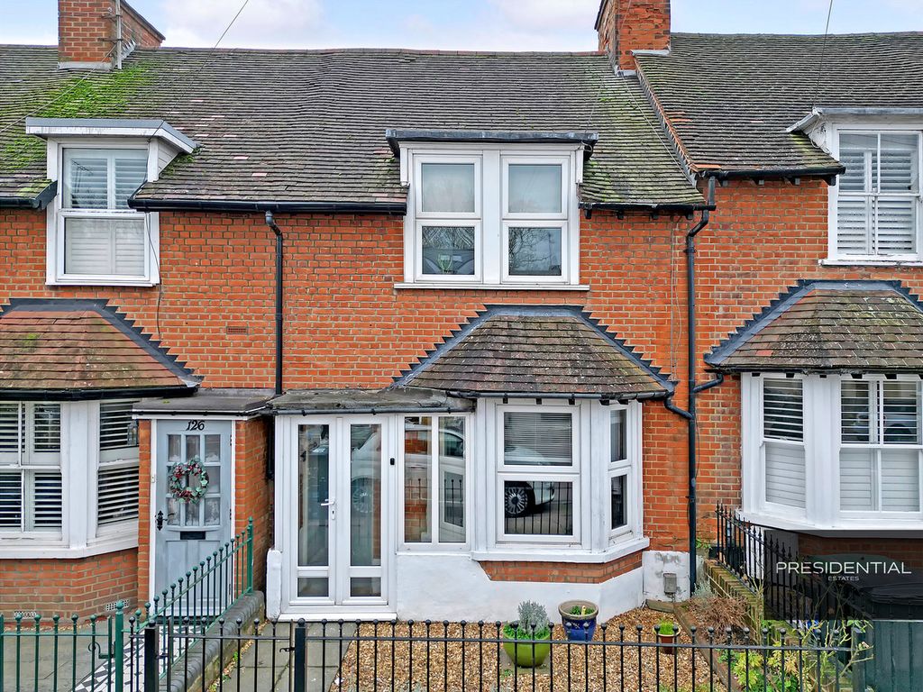 3 bed terraced house to rent in Forest Road, Loughton IG10, £2,000 pcm