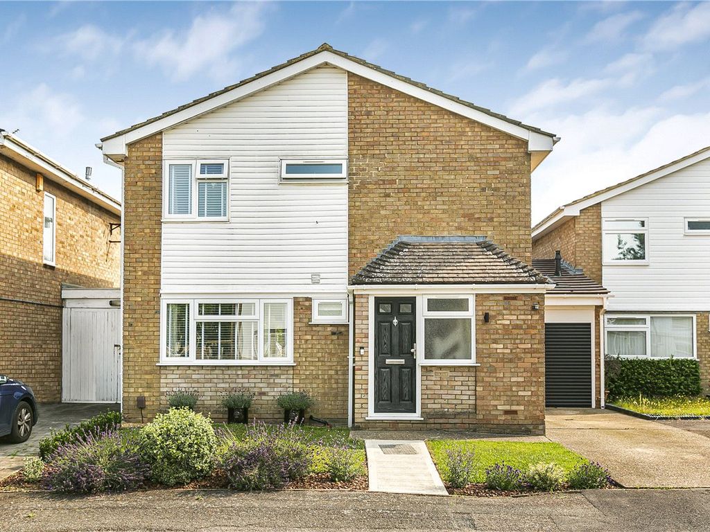 3 bed link detached house for sale in Hadrian Close, St. Albans ...