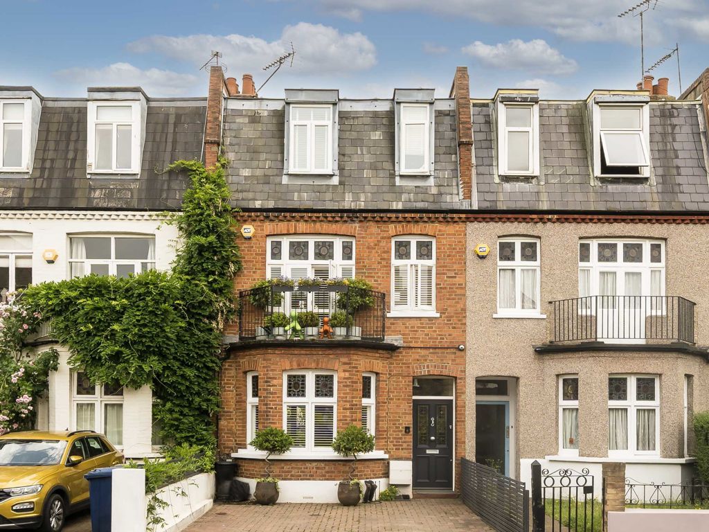 4 bed property for sale in Cherington Road, London W7 Zoopla