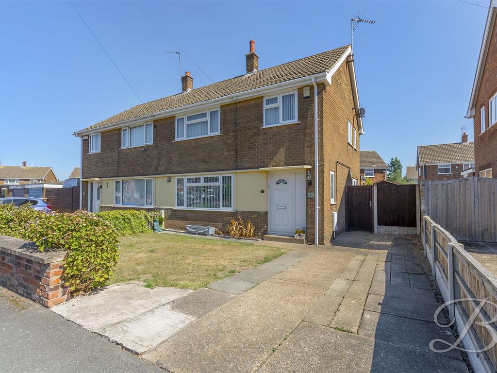 3 bed semidetached house for sale in Valley Approach, Bilsthorpe