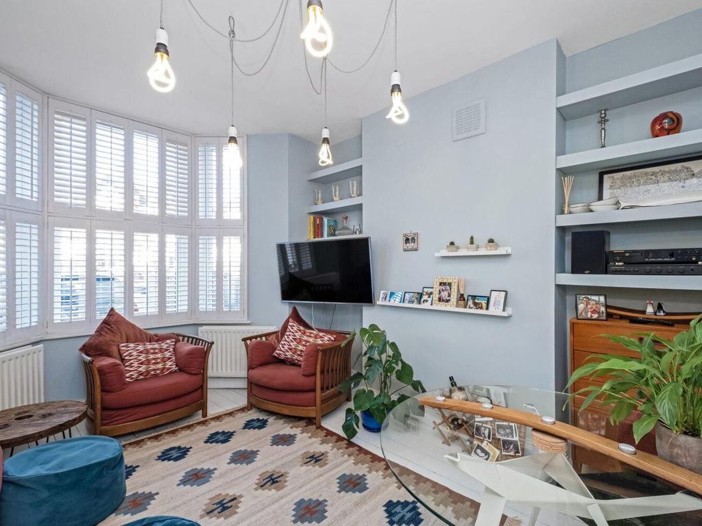 2 bed flat to rent in Kemble Road, Forest Hill, London SE23, £1,800 pcm